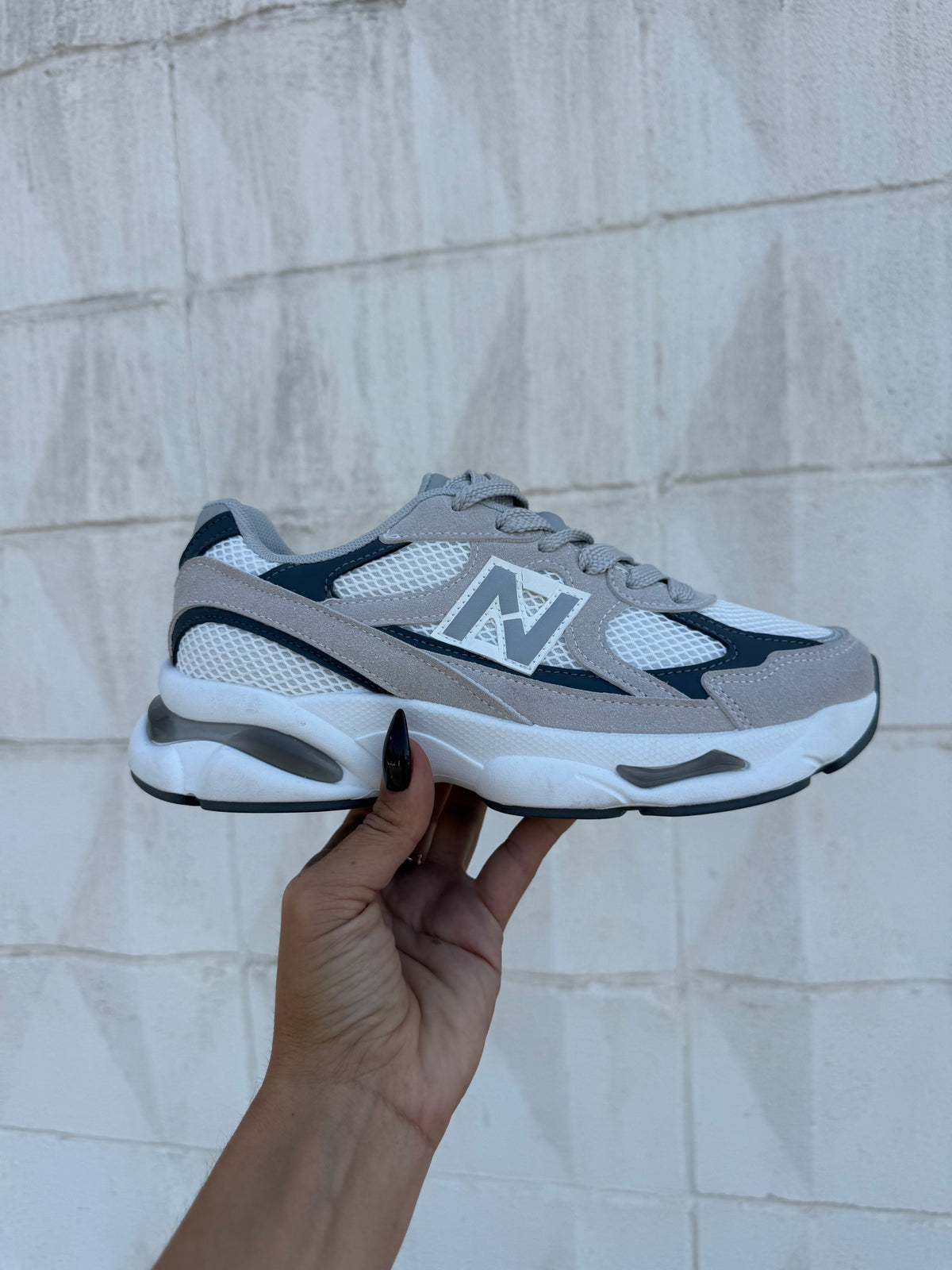 DEPORTIVA NB GRIS