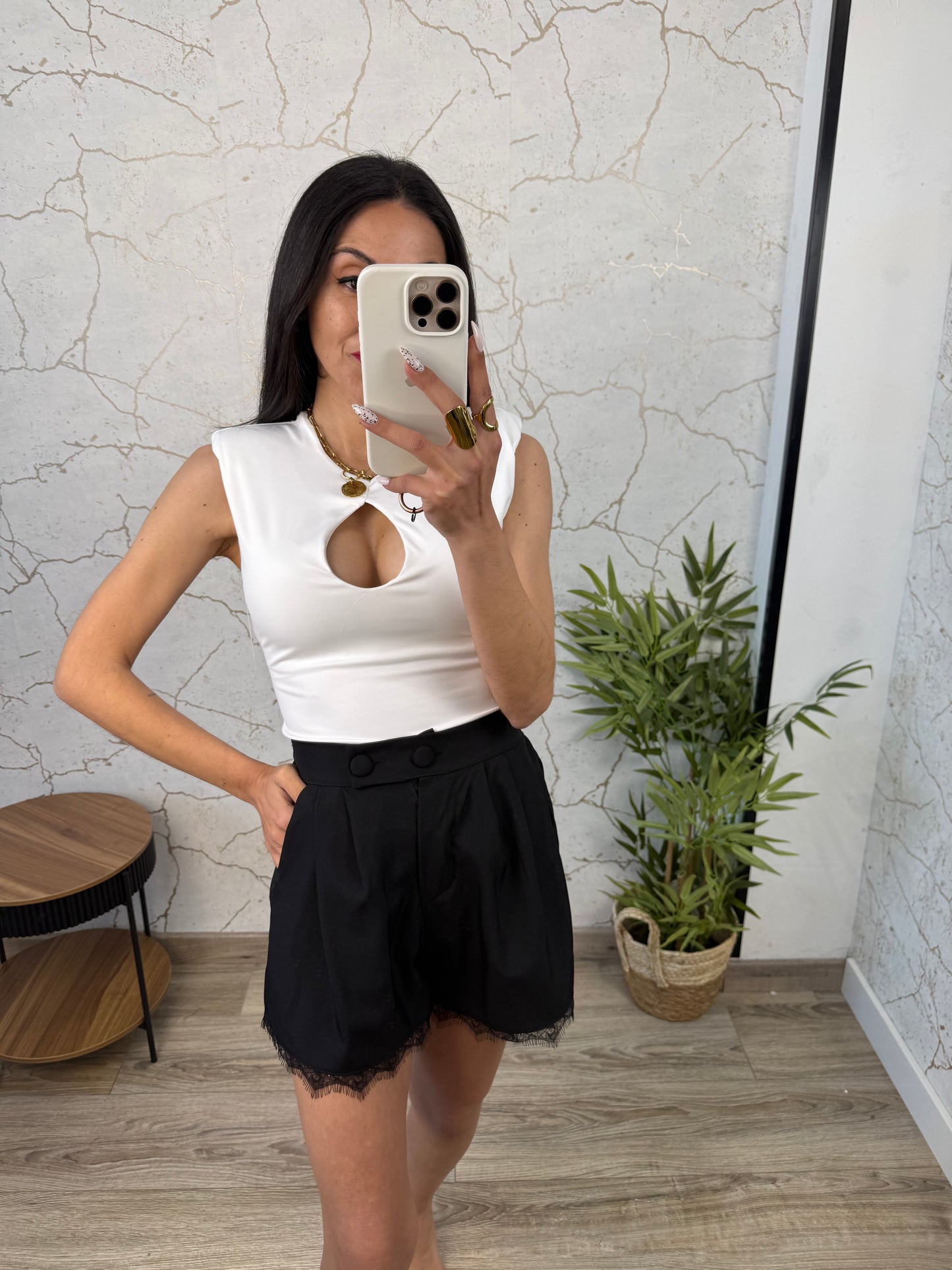 PANTALÓN SHORT ENCAJE