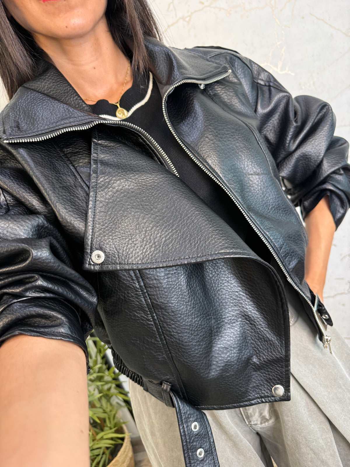 CHAQUETA CROP NEGRA