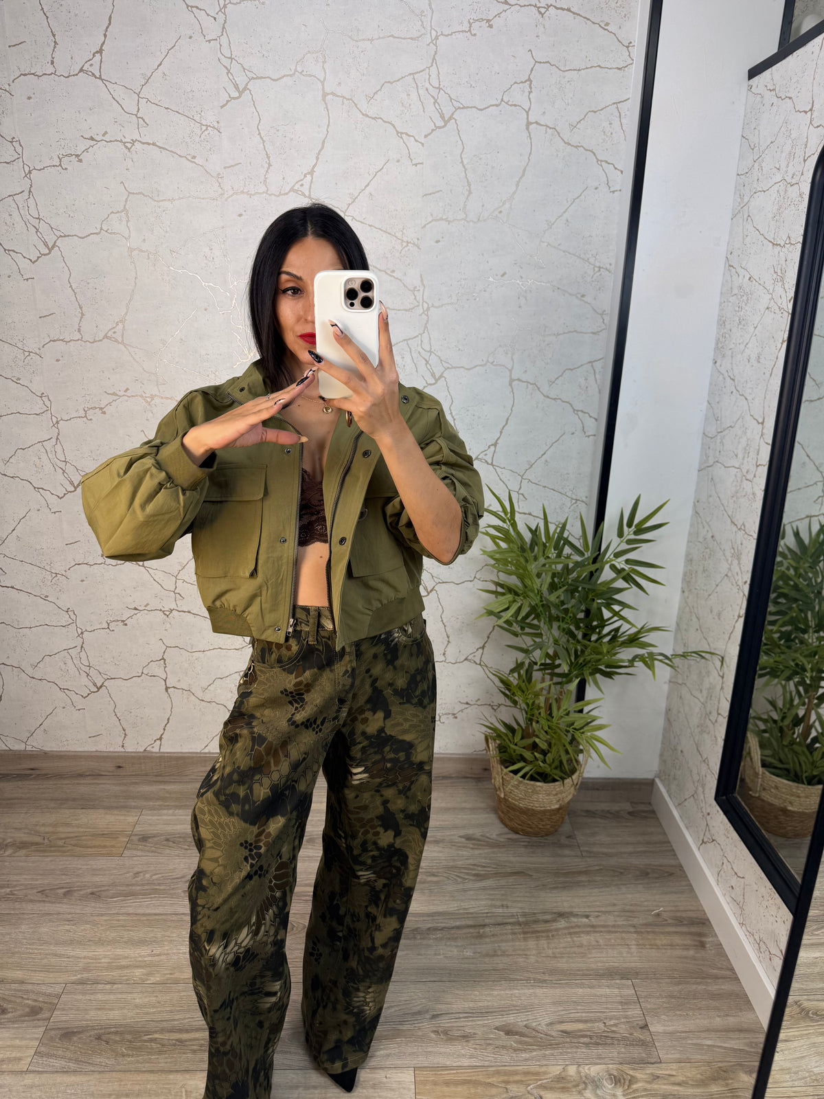 BOMBER NAOMI KAKI