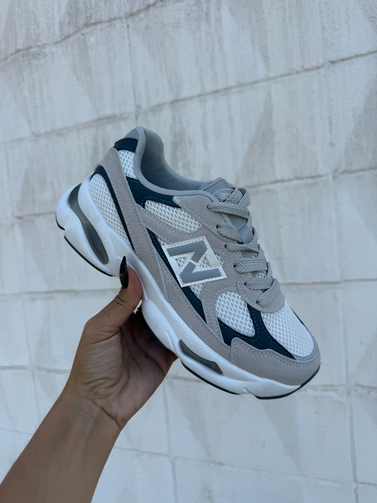 DEPORTIVA NB GRIS